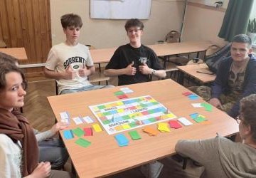 Język angielski w praktyce – zajęcia projektowe z grami planszowymi.