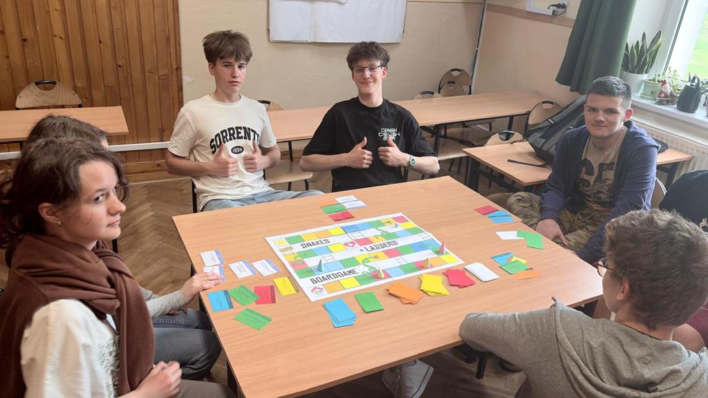 Język angielski w praktyce – zajęcia projektowe z grami planszowymi.